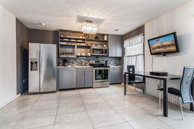 Building Photo - Beautifully Unfurnished 1 Bedroom 1 bath Apartment For Rent in Branson, MO Unit 02