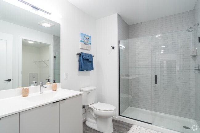 1BR, 1BA 749SF