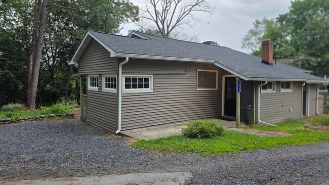 Building Photo - 1220 Weingartner Rd Rental