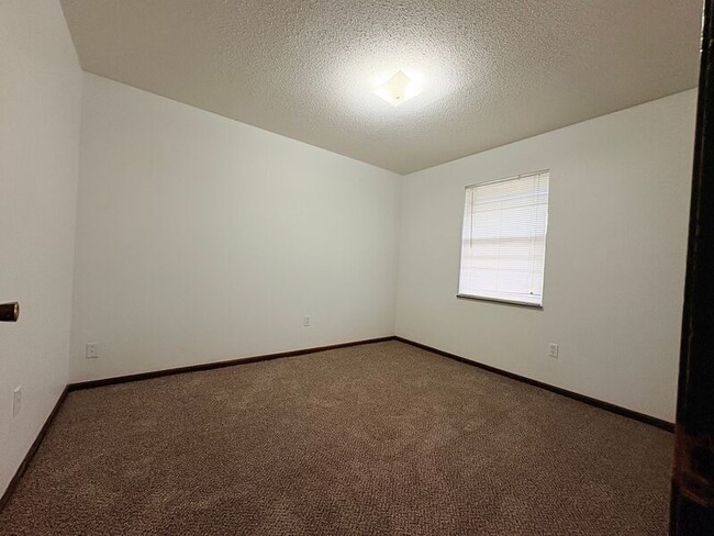 Photo - 1406 Magnolia W