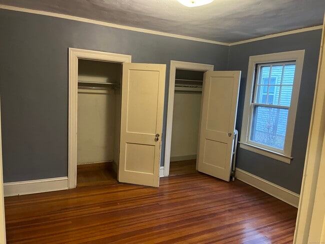 Photo - 52 Quaker Ln S