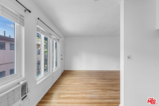 Photo - 1248 Barry Ave Unit 7