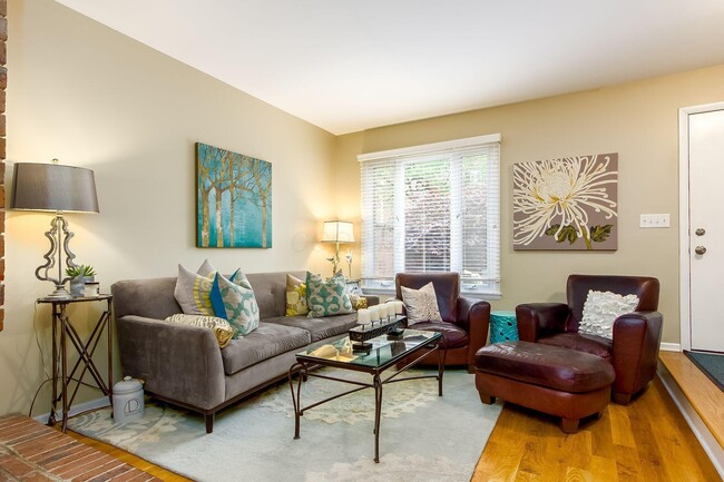 Photo - 108 E Dublin Granville Rd Unidad 12