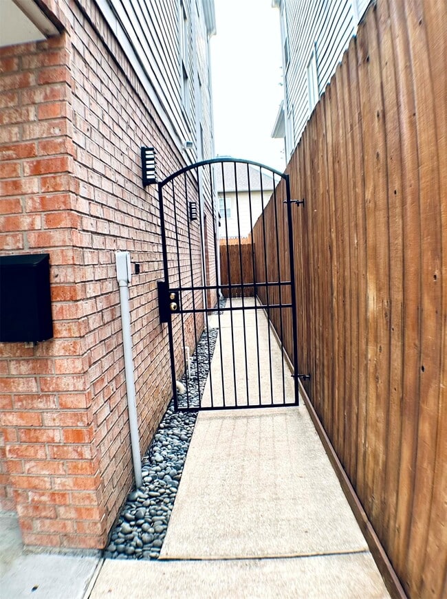 Photo - 913 Birdsall St