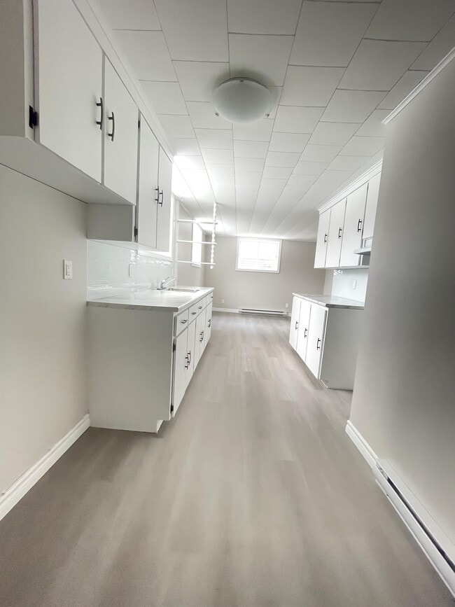 Photo - 14 Riverside Dr E