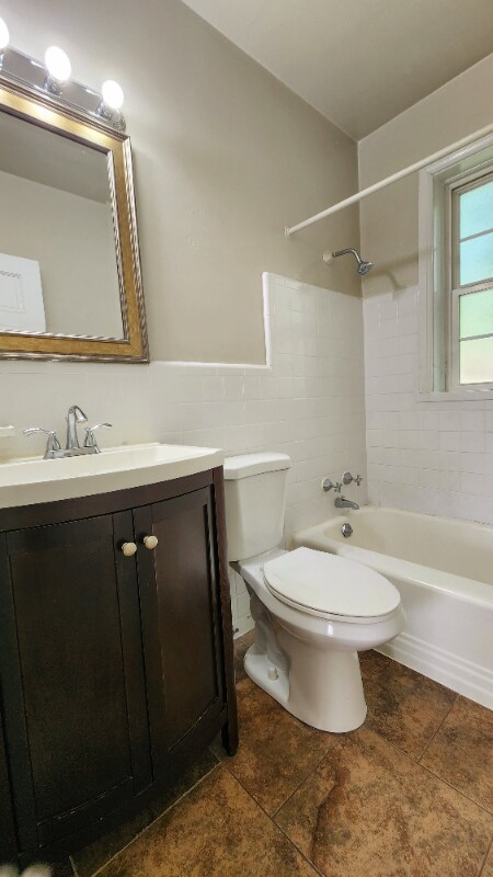 Photo - 6326 Bancroft Ave Unidad 1E