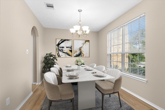 Photo - 115 N Hawkhurst Cir