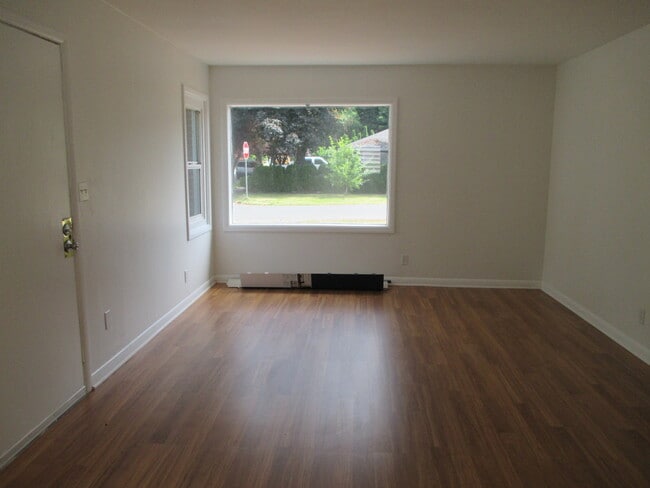 Photo - Mid Century Modern 1 Bedroom, 2 Blocks to Pacific U Unit 2538