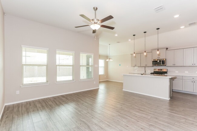 Photo - 825 Amberwood Ct