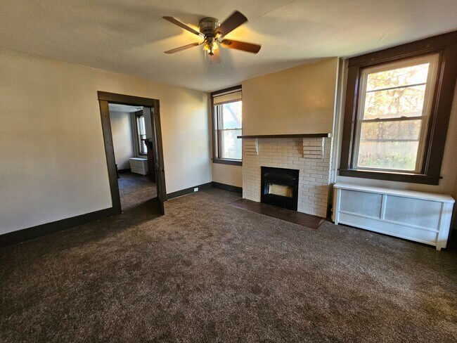 Photo - Spacious 3 bedroom 1 bathroom Apartment for rent! Unit 1