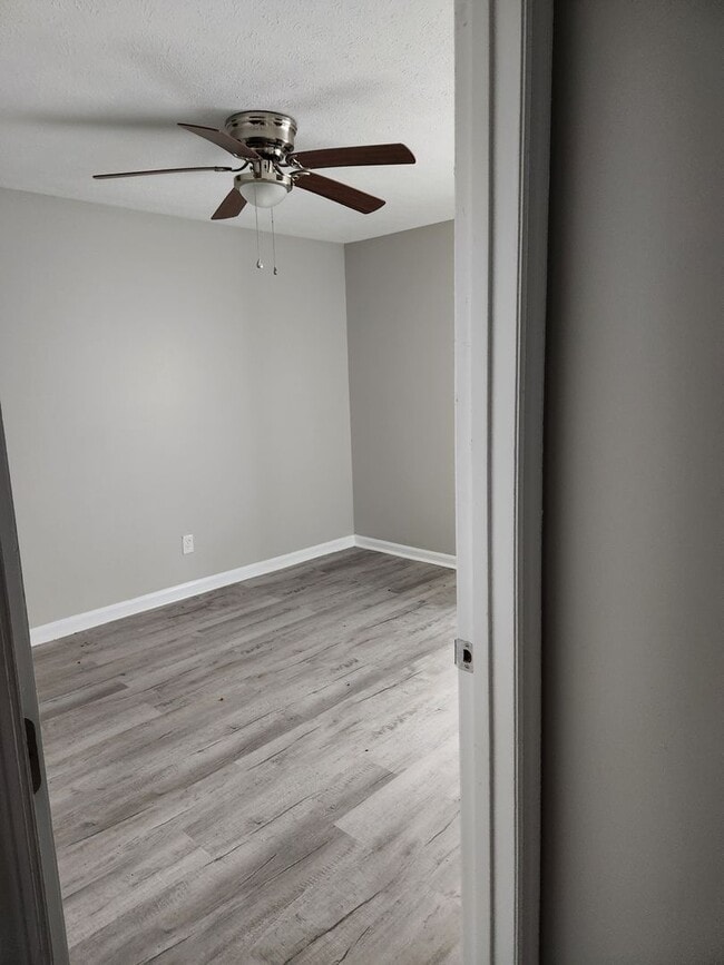 Building Photo - AVAILABLE NOW!