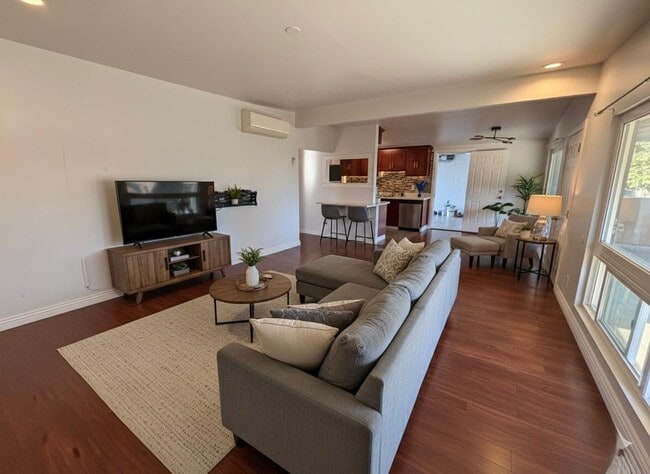 Photo - 4444 Millard Ave