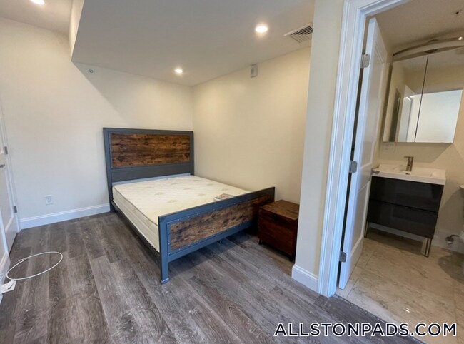 Photo - 1028a Commonwealth Ave Unit 103