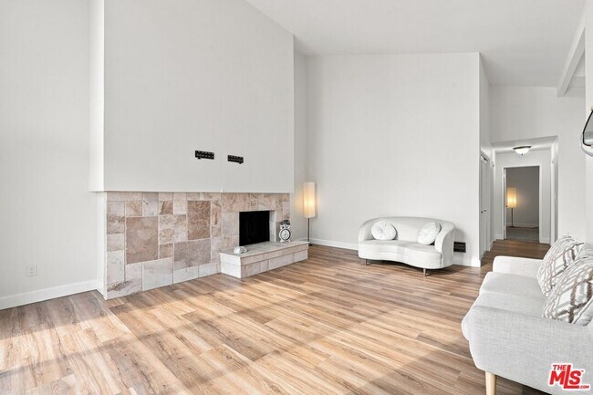 Photo - 2322 Palos Verdes Dr W Unit 202