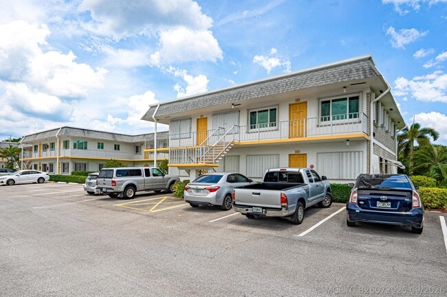 Building Photo - 3120 Lake Osborne Dr