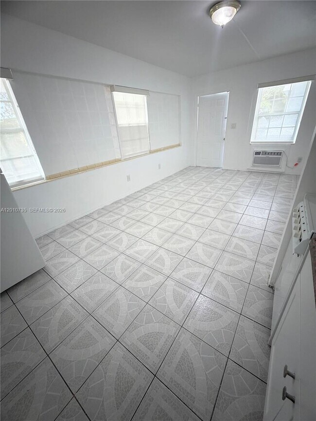 2736 SW 22nd St Unit 2