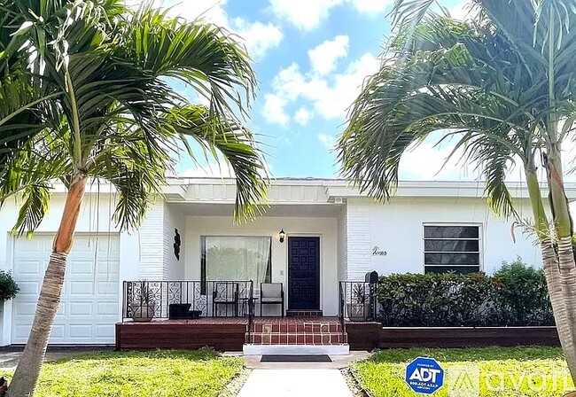 Photo - 10815 NE 10th Pl Casa