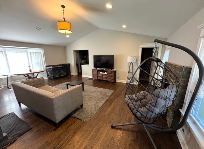 Photo - 3815 Bell St