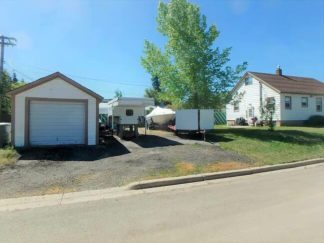 Photo - 446 Center St