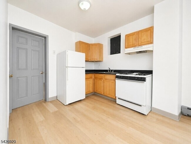 840 Mt Prospect Ave