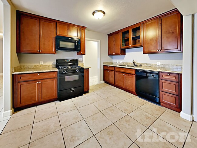 Photo - 684 Brown Ave