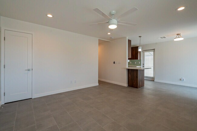 Photo - 4639 N 12th Ave Unidad 3