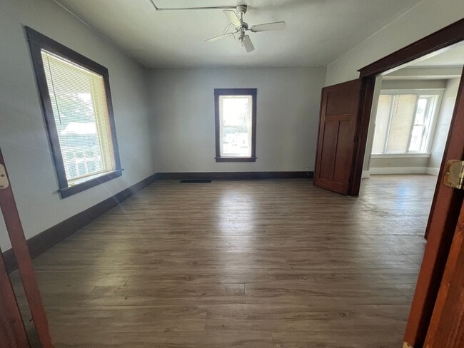 Photo - 2409 Iowa St