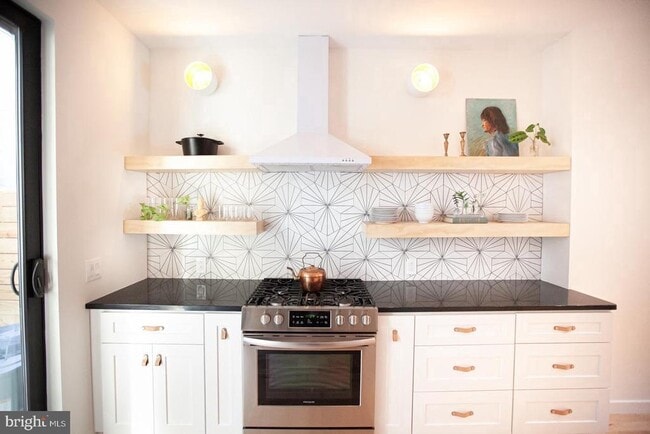 Photo - 2539 Collins St