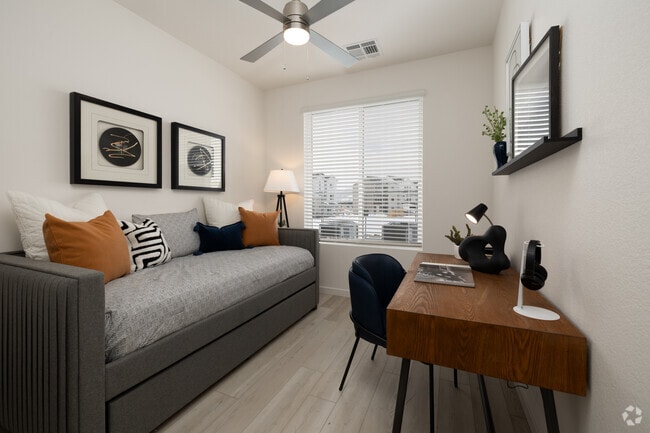 2 habitaciones, 2 baños - 1101 pies cuadrados - Dormitorio secundario - Residences at Victory Ridge