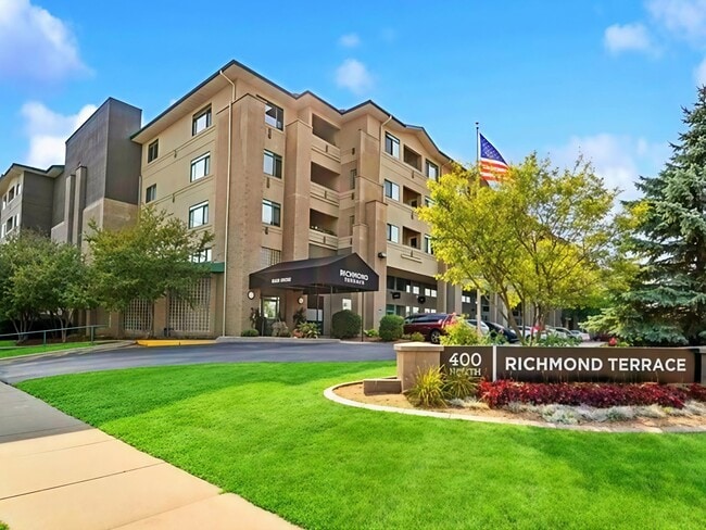 Building Photo - 400 N Richmond St Unit 214