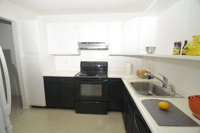 Photo - 15 Hawthorne Cir Unit 15