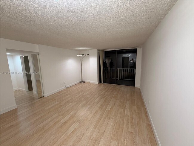 Photo - 2350 NE 135th St Unit 503