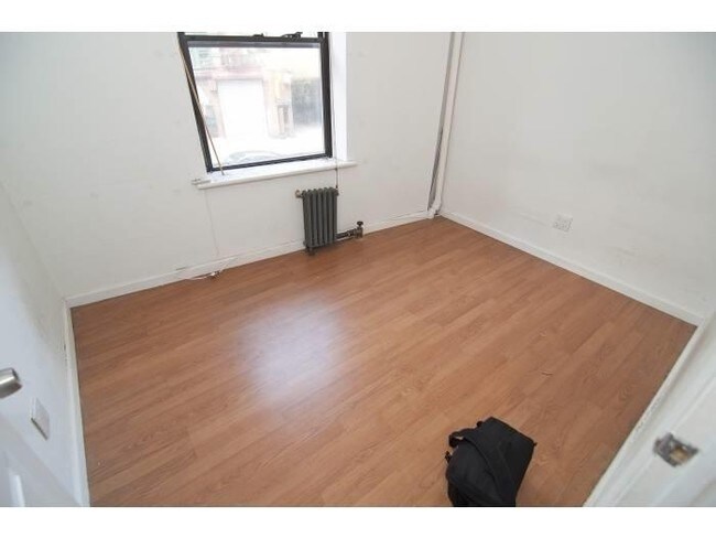 Bedroom - 42-52 Kenmare St