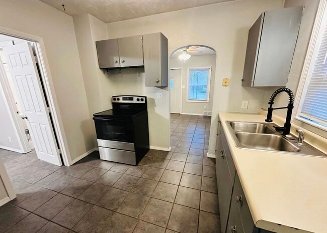 Photo - 1811 W 4th St