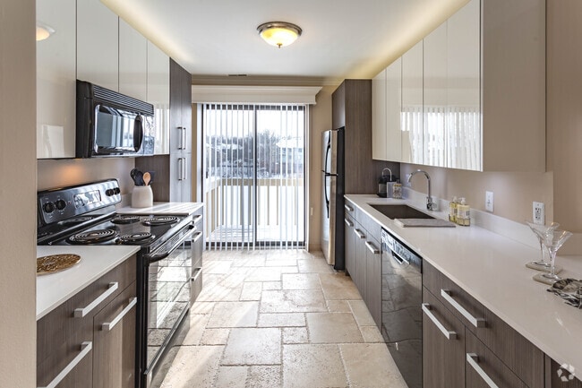 Interior Photo - River Oaks West Rental