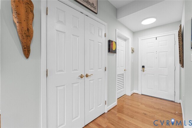 Photo - 4940 Old Main St