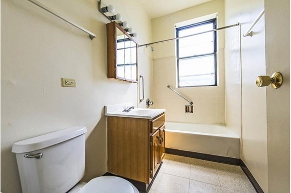 Photo - 5051 S Forrestville Ave 544 E 51st St Chicago, IL 60615