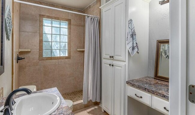 Building Photo - 711 SW 72nd St Rental