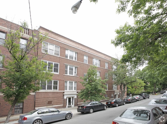 500 W Belden Ave