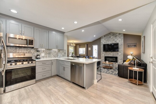 7101 Stanford Oak Dr Unidad 2-Medium