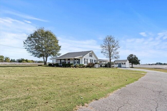 Photo - Charming Farmhouse on the West Side of Ath...