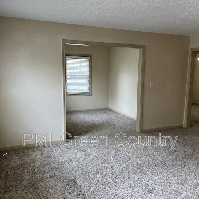 Photo - 1341 E 39th St Unit A