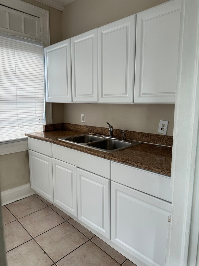 Kitchen - 2003 Franklin Avenue Unit A