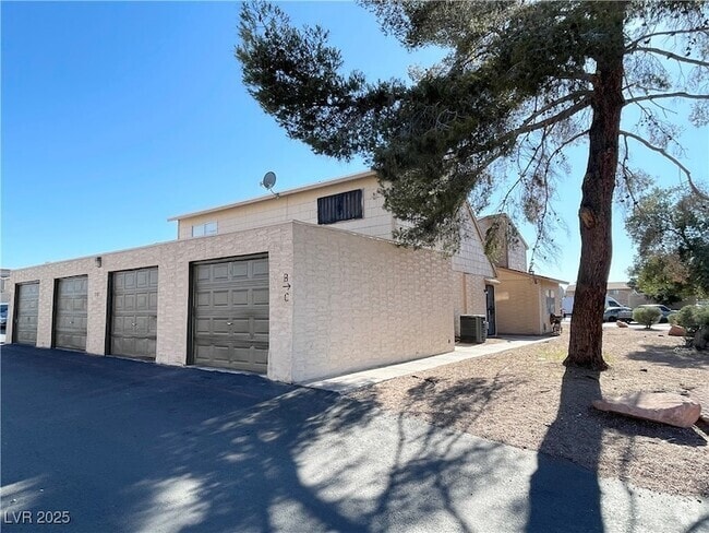 Building Photo - 5187 Garden Ln Unit D Rental