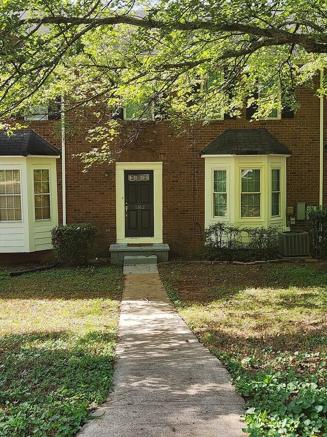 Photo - 1312 Warsaw Rd