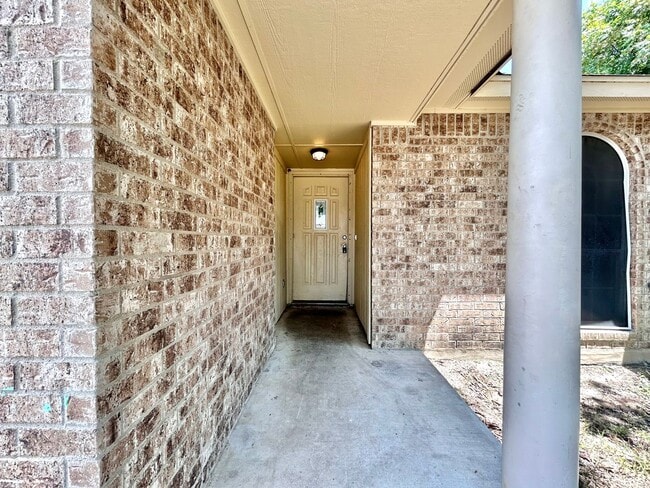 Photo - 404 Mesquite Cir