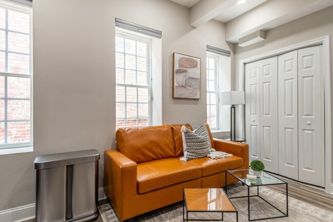 Photo - 701 E St SE Unidad ID1011205P