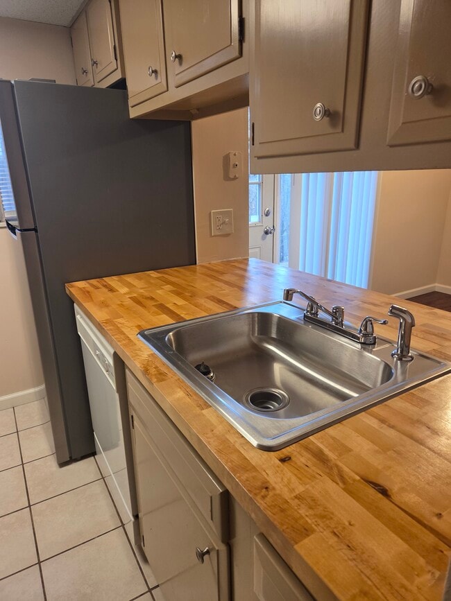 Photo - 524 Mercer Rd