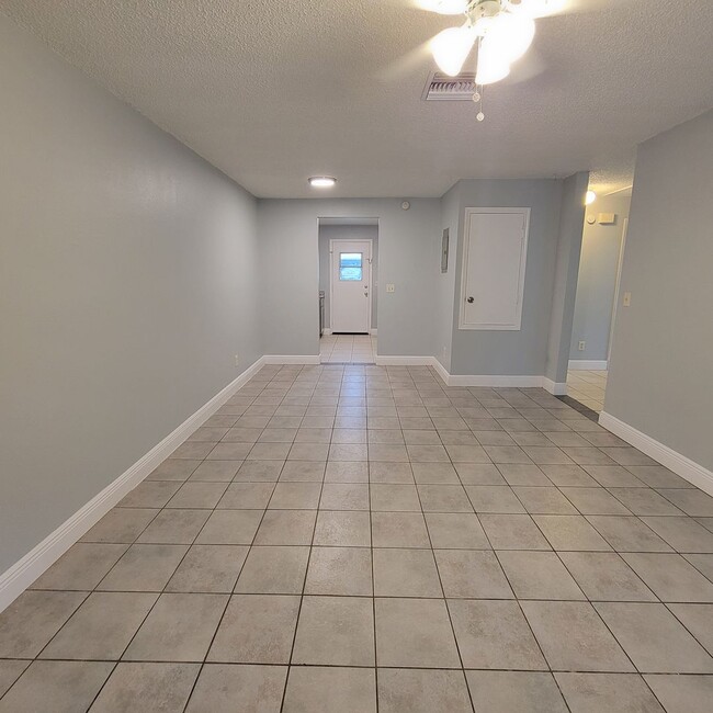 Photo - Charmin 3/1 Duplex In Groveland FL