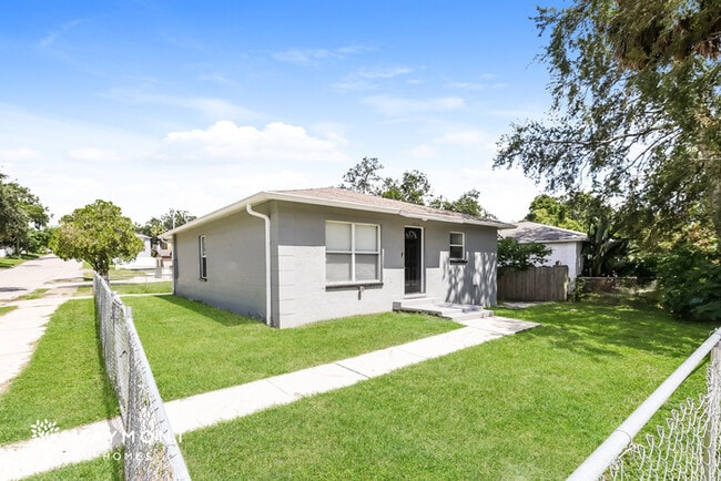 Photo - 8415 N 10th St